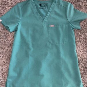 Figs scrub top